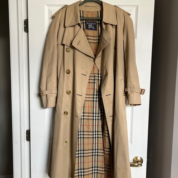 Burberry Classic Beige Trench Coat - Picture 1 of 10